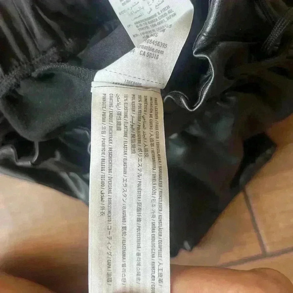 Abercrombie & fitch faux leather joggers XSMALL - Picture 5 of 5